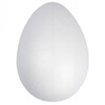 Яйца из пенопласта на белом фоне